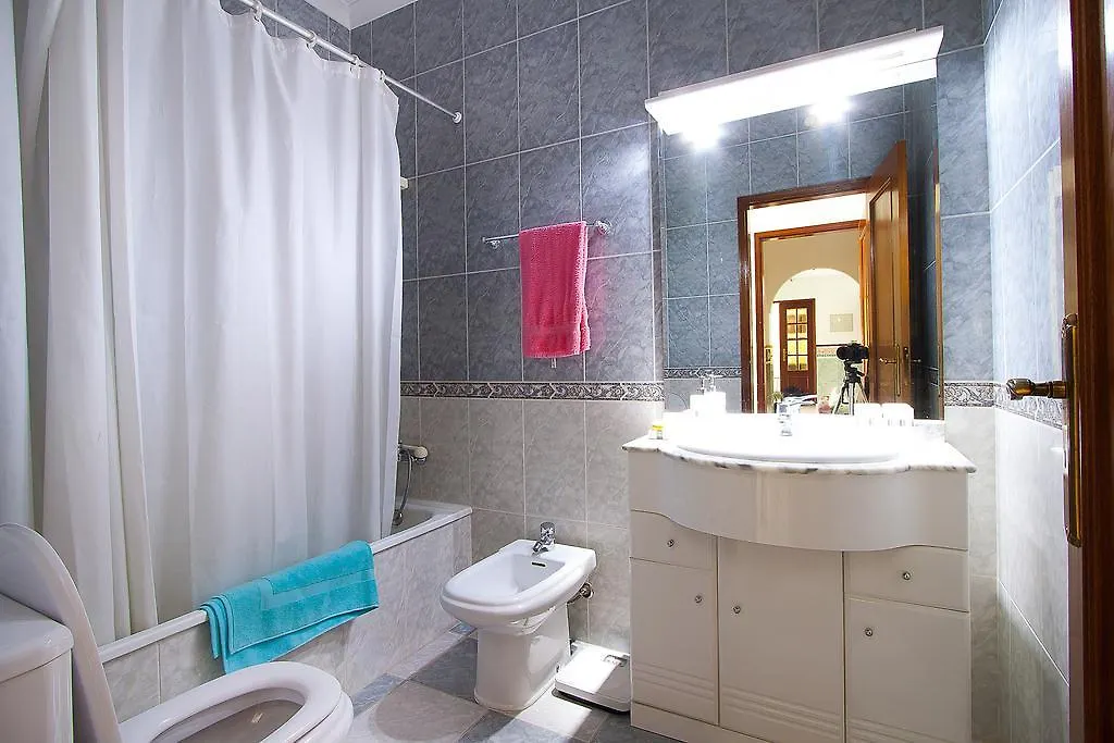Filipe House, Lagos Apartment 0*,